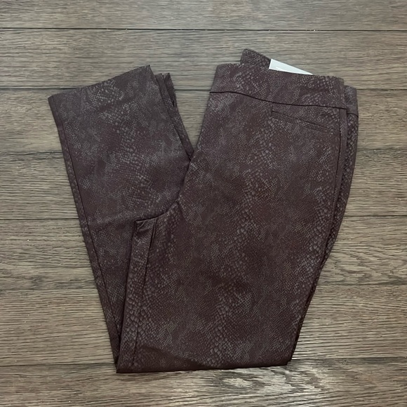 Chico’s So Slimming Brigitte Slim Ankle Pants reptile print - Picture 4 of 15